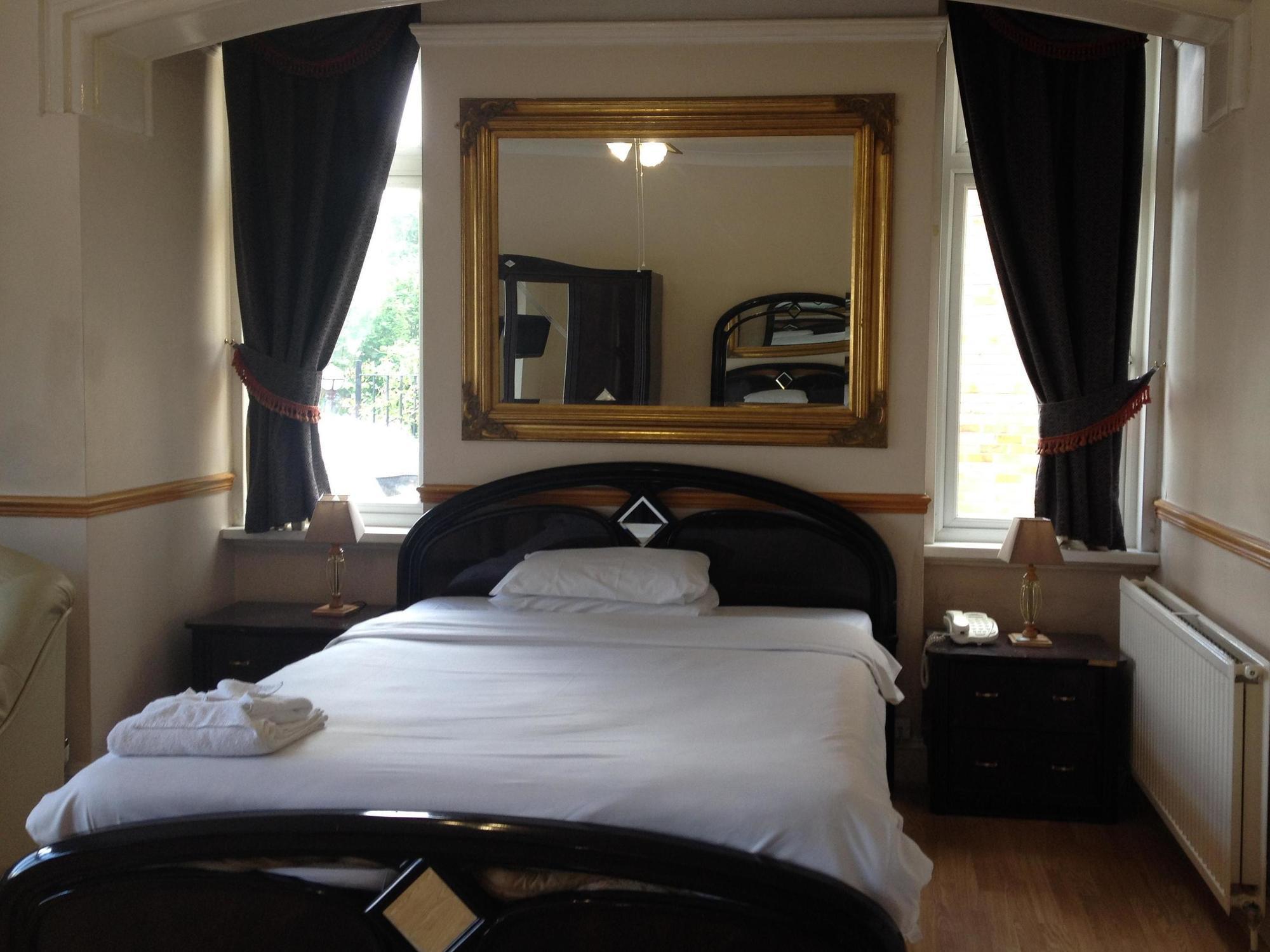 سلوف Skyways Hotel المظهر الخارجي الصورة