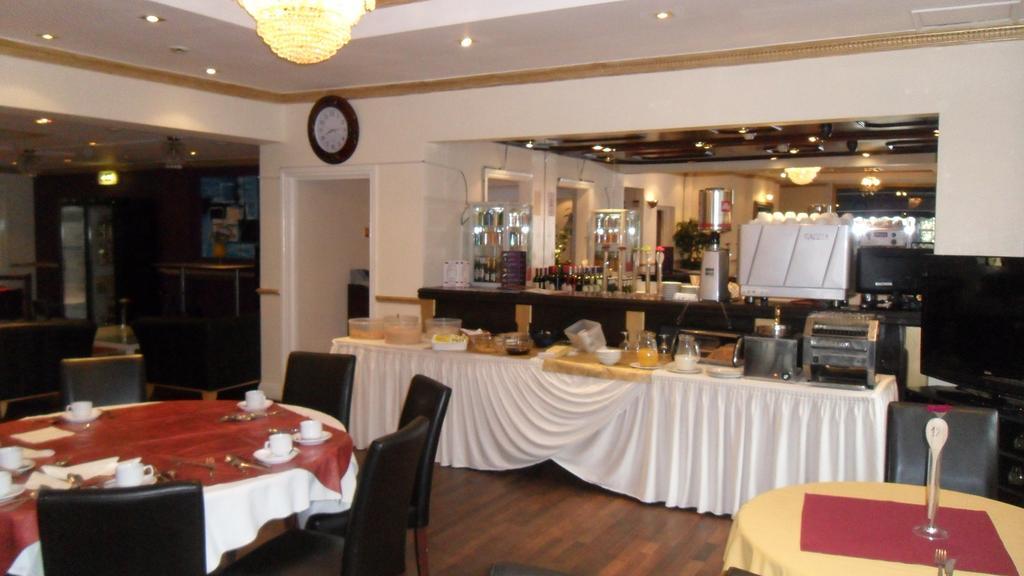 سلوف Skyways Hotel المظهر الخارجي الصورة